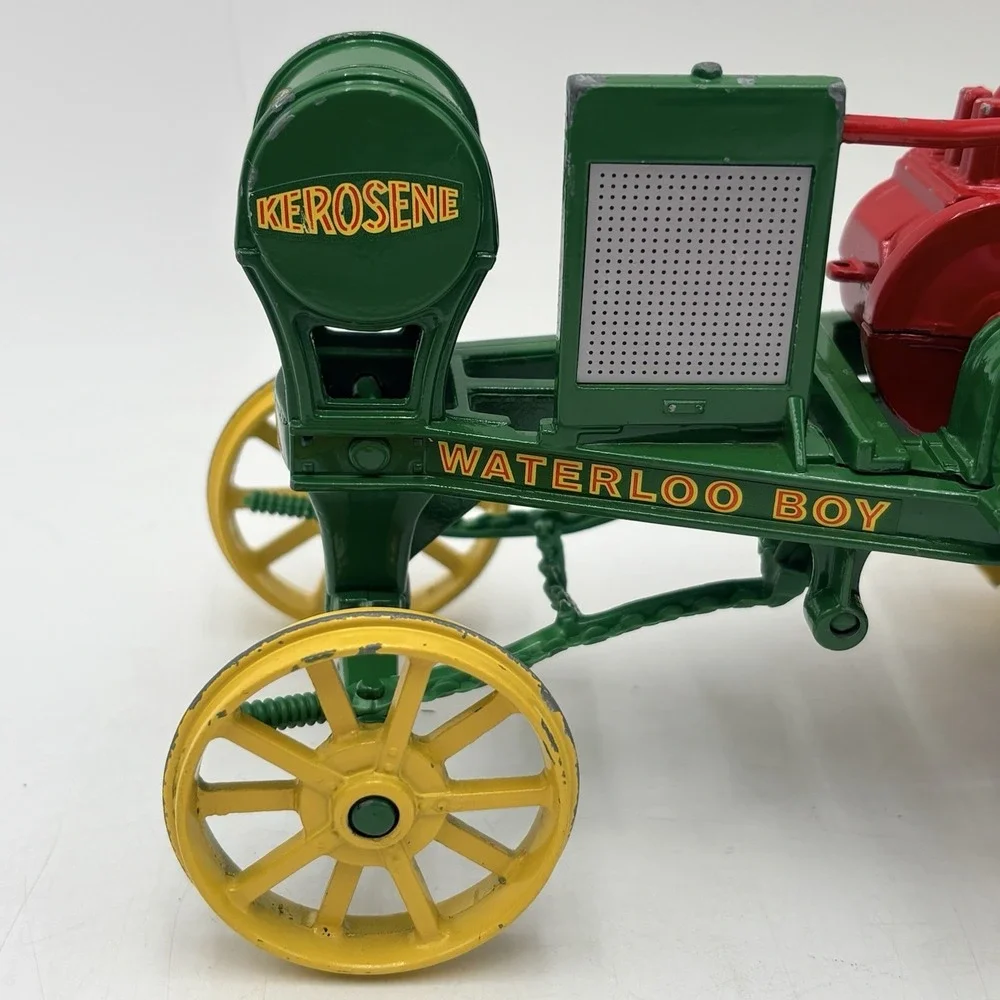 ERTL John Deere Waterloo‎ Boy Model 